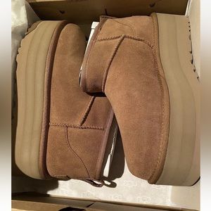 SOLD via IG @xo.luxe.xo 🩷 UGG Authentic NEW US 8 Classic Mini Women's Platform